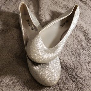Sparkling silver flats